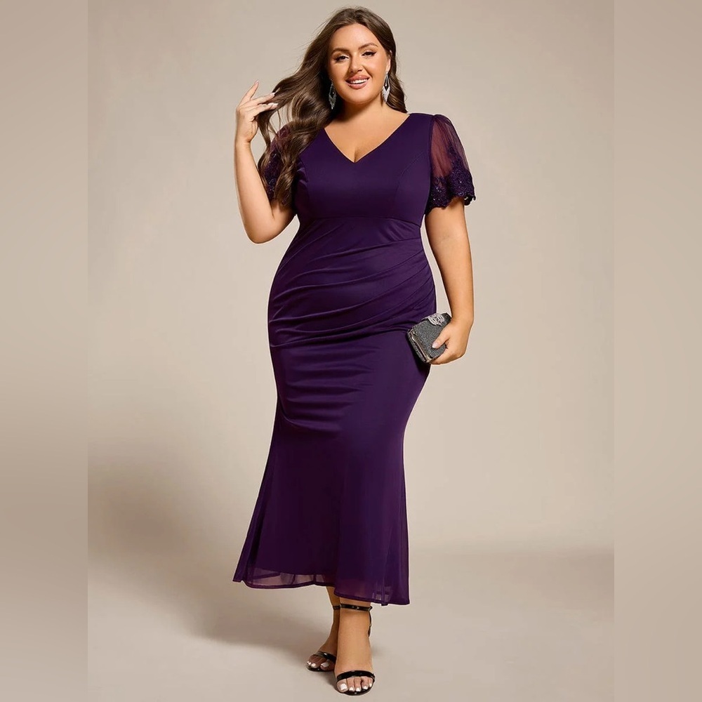 🆕Plus Size Short Sleeve Ruffled Fishtail V-Neck Dress - Picture 1 of 3